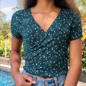 Brandy Melville floral wrapshirt🦎